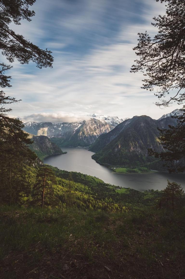 Entschleunigte Fotografie. Die Langzeitbelichtung lässt die Wolken verwischen. Eine gezielte Bildgestaltung erarbeitet man sich langsam.