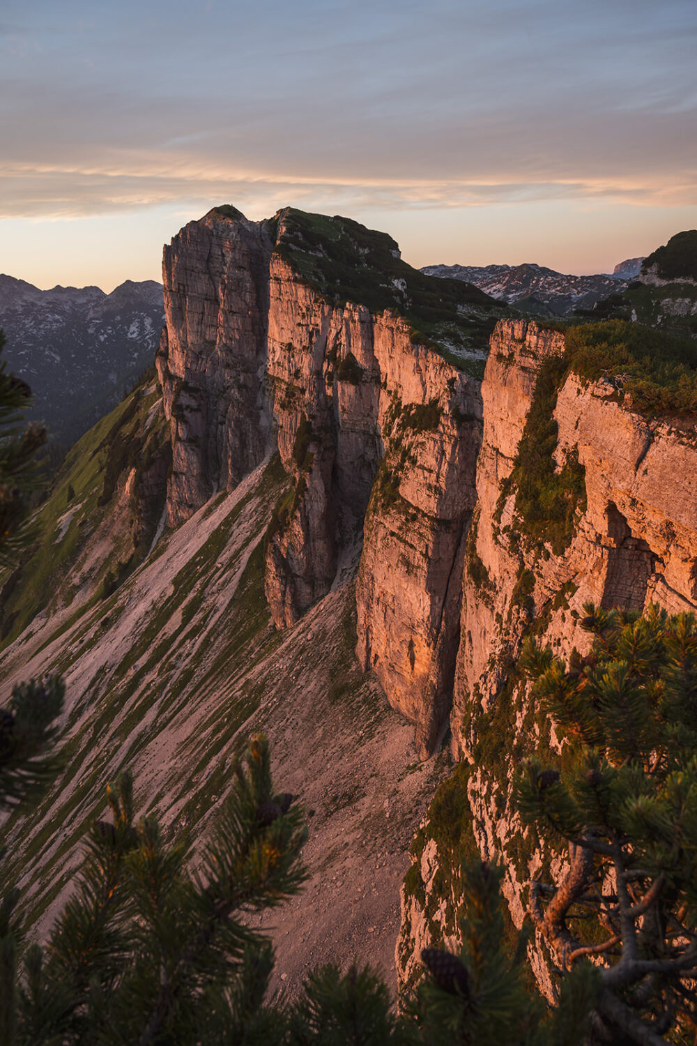 Berglandschaft bei Sonnenuntergang